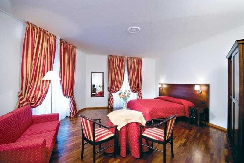Inn Rome Rooms & Suites Phòng bức ảnh