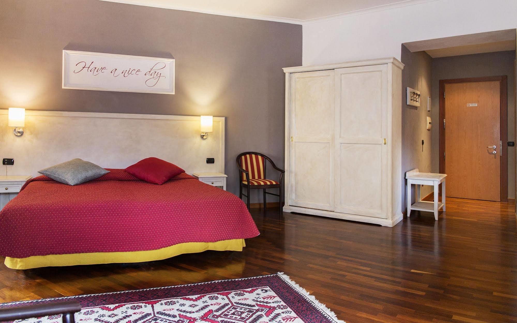 Inn Rome Rooms & Suites Ngoại thất bức ảnh